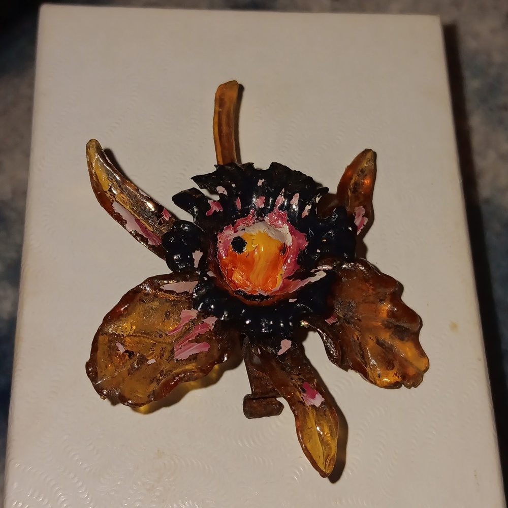 Vintage bakelite flower brooch